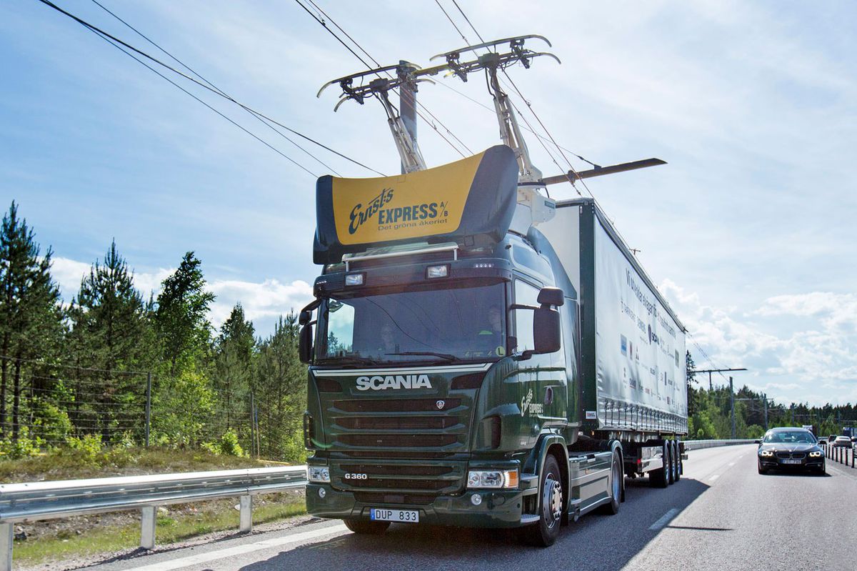 Hybridné kamióny Scania sú okrem spaľovacích...