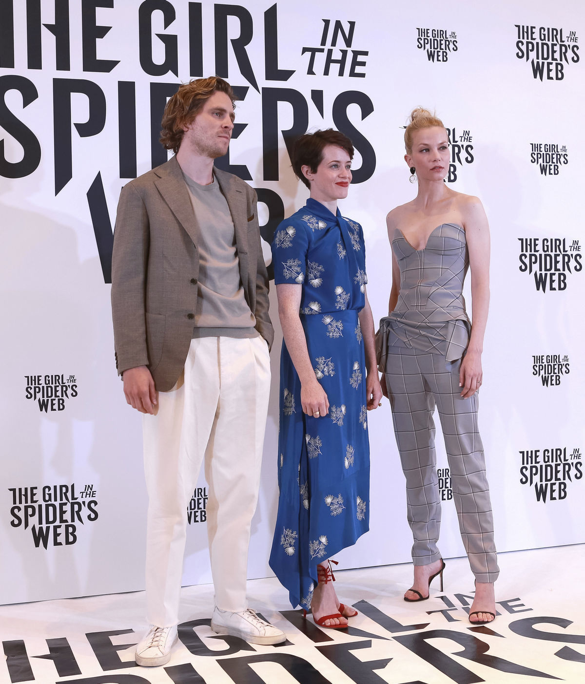 Zľava: Herci Sverrir Gudnason, Claire Foy a...