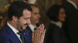 Paríž tiež neprijíma migrantov, ospravedlňte sa, vyzýva Salvini