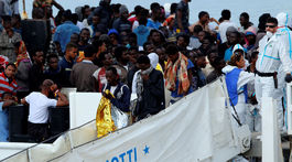 Taliani povolili lodi s migrantmi zakotviť na Sicílii, Aquarius zatiaľ smeruje do Španielska