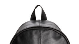 Kožený ruksak H&M, predáva sa v zľave za 59,99 eura. 