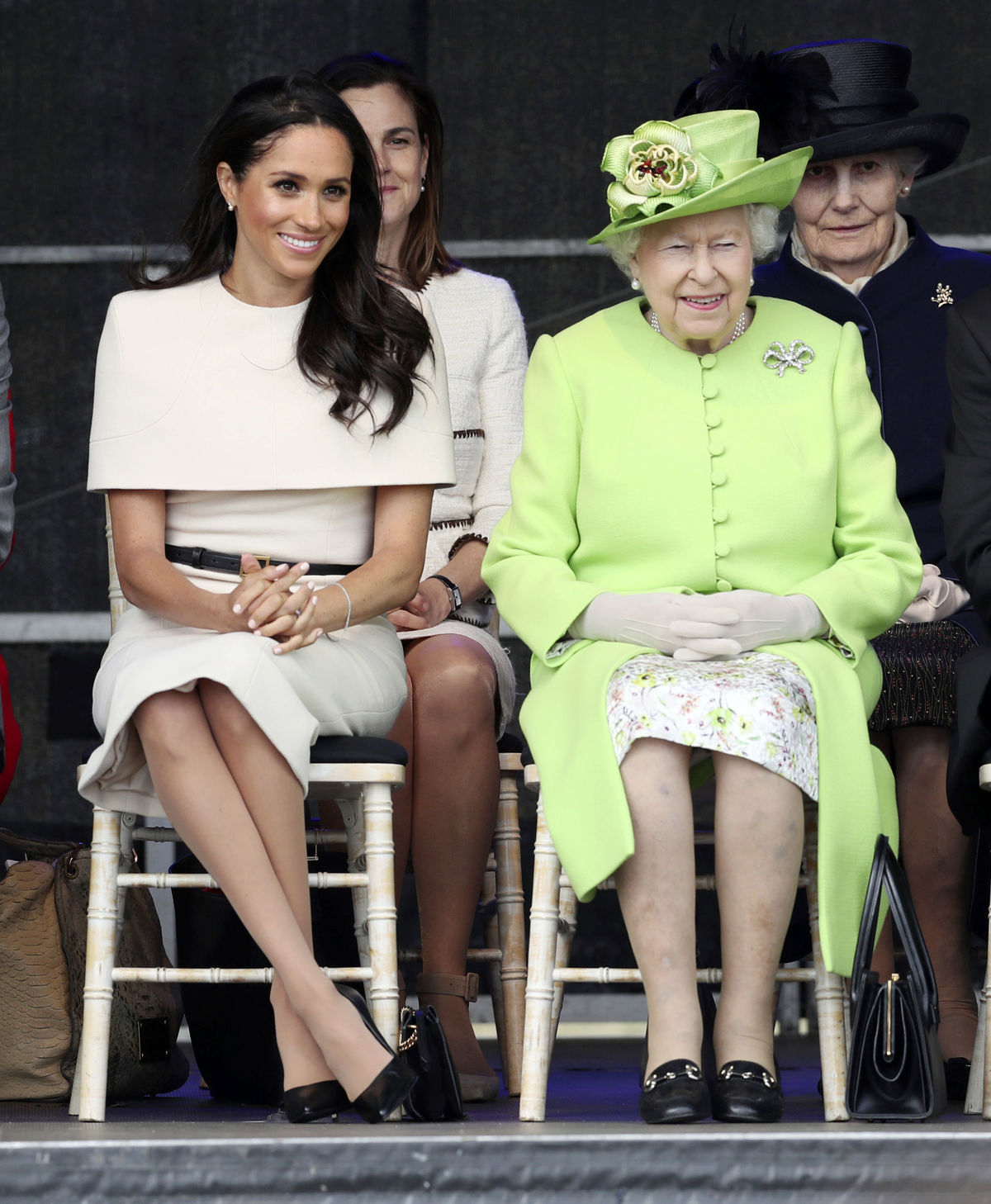 Kráľovná Alžbeta II. a vojvodkyňa Meghan zo...