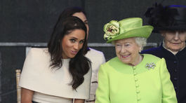 Britain Kráľovná Alžbeta II. a vojvodkyňa Meghan zo Sussexu spoločne veselo žartovali. 