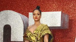 Speváčka a herečka Rihanna prišla na premiéru v kreácii Poiret.