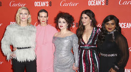 Zľava: Herečky Cate Blanchett, Sarah Paulson, Helena Bonham Carter, Sandra Bullock a Mindy Kaling spoločne na premiére filmu Debbina 8. 