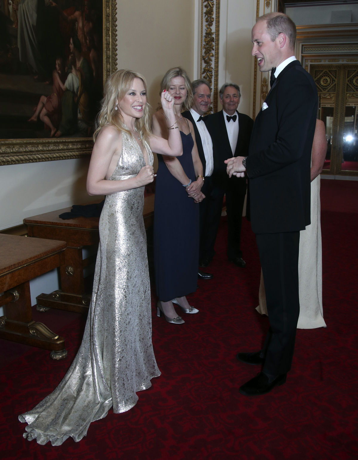 Princ William a speváčka Kylie Minogue počas...