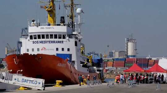 Francúzsko prijalo 78 žiadateľov o azyl z lode Aquarius