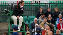 VIDEO: Kontová nepodala ruku rozhodkyni. Ovplyvňujete naše životy, soptila