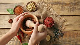 Tipy, triky, nápady: V mažiari sa najlepšie rozvinie vôňa korenia