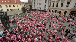 Na pochod za podporu žien, ktoré prekonali rakovinu prsníka, vyrazilo niekoľko tisíc účastníkov. 