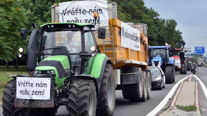 farmári protestná jazda traktor