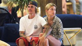 Rečičky o kamarátstve bokom! Je to jasné, Bieber zbalil sexy modelku, aha! 