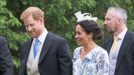 Aj dokonalá Meghan občas šliapne vedľa! Ale Harry má aj tak oči len pre ňu