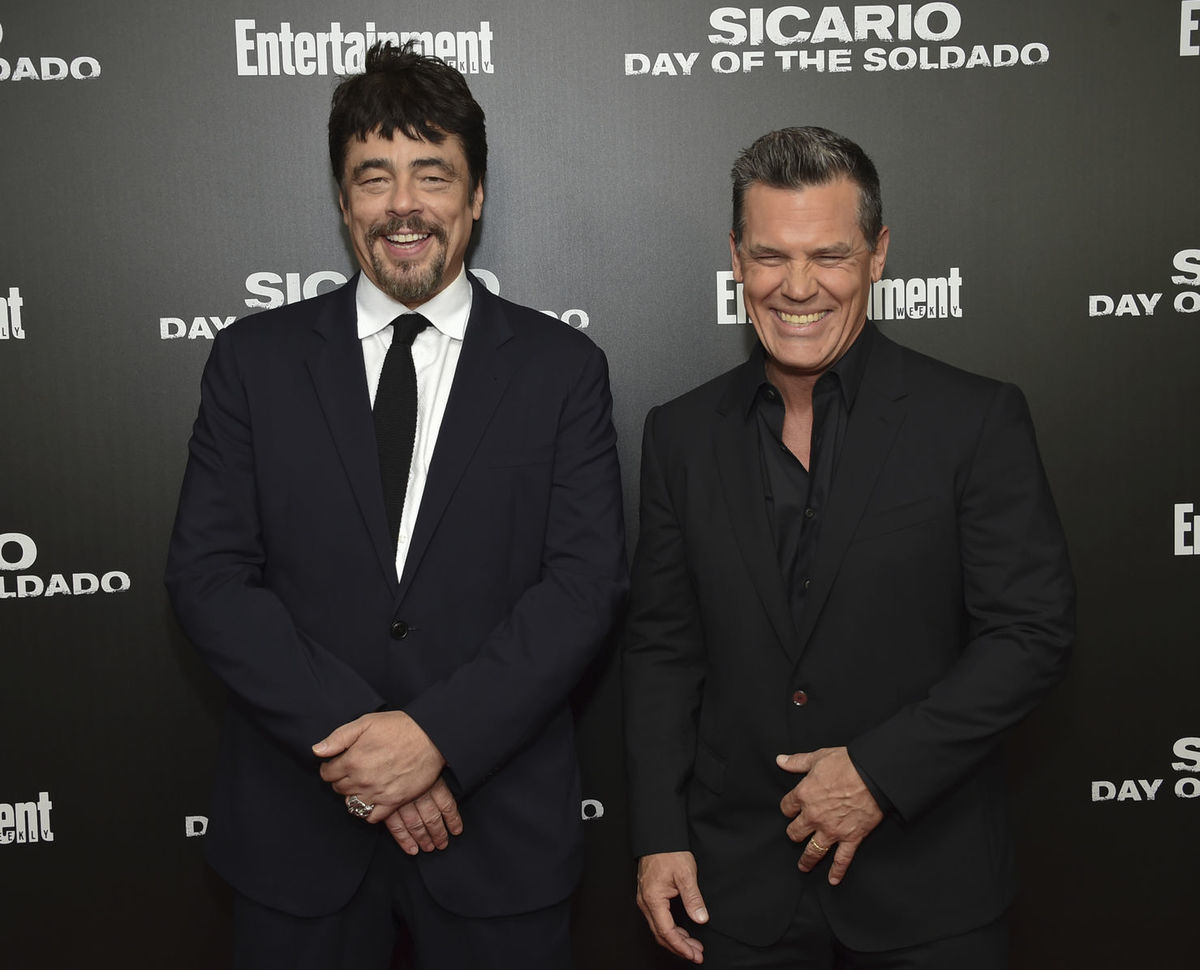 Herci Benicio del Toro (vľavo) a Josh Brolin v...