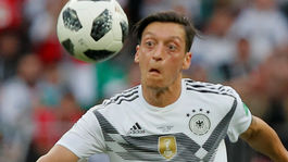 Extrémisti volajú po stiahnutí Özila z MS. Riešia jeho stretnutie s Erdoganom