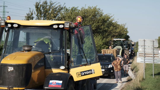 Protestujúci farmári mieria do Bratislavy. 
