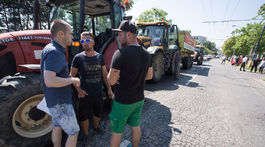 Farmári na traktoroch v Bratislave