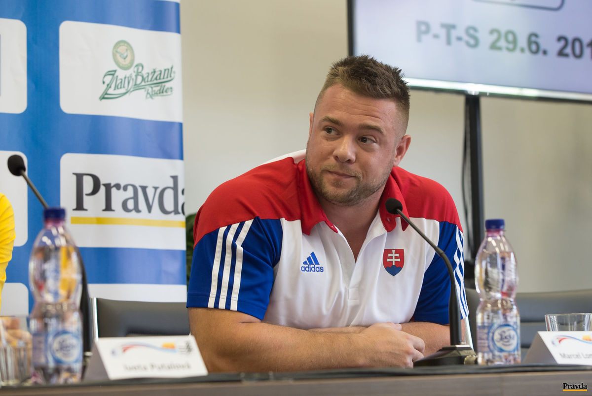 Kladivár Marcel Lomnický na tlačovej besede k...