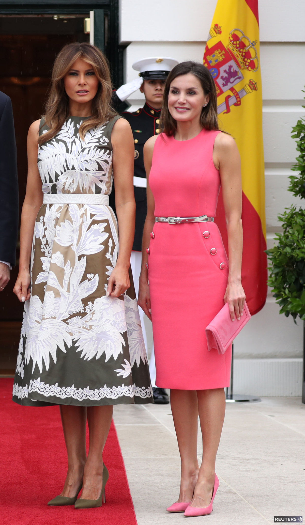 Prvá dáma USA Melania Trump (vľavo) a...