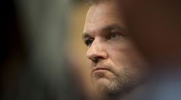 Premiér si preverí Gajdošove stíhačky