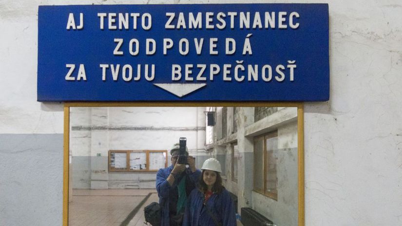 Zrkadlo pred vstupom do bane ako súčasť...