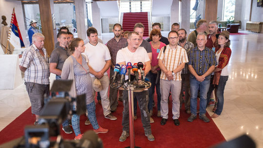 Zástupca farmárov farmár Patrik Magdoško (v...