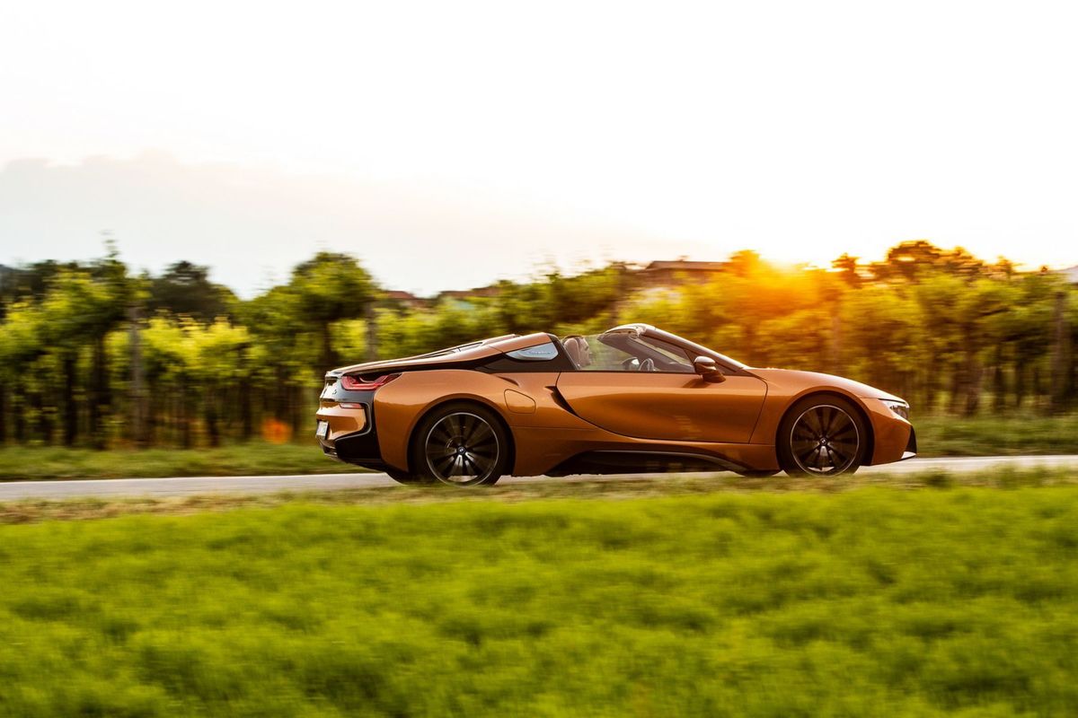 BMW i8 Roadster má základnú cenu 158 900 eur.