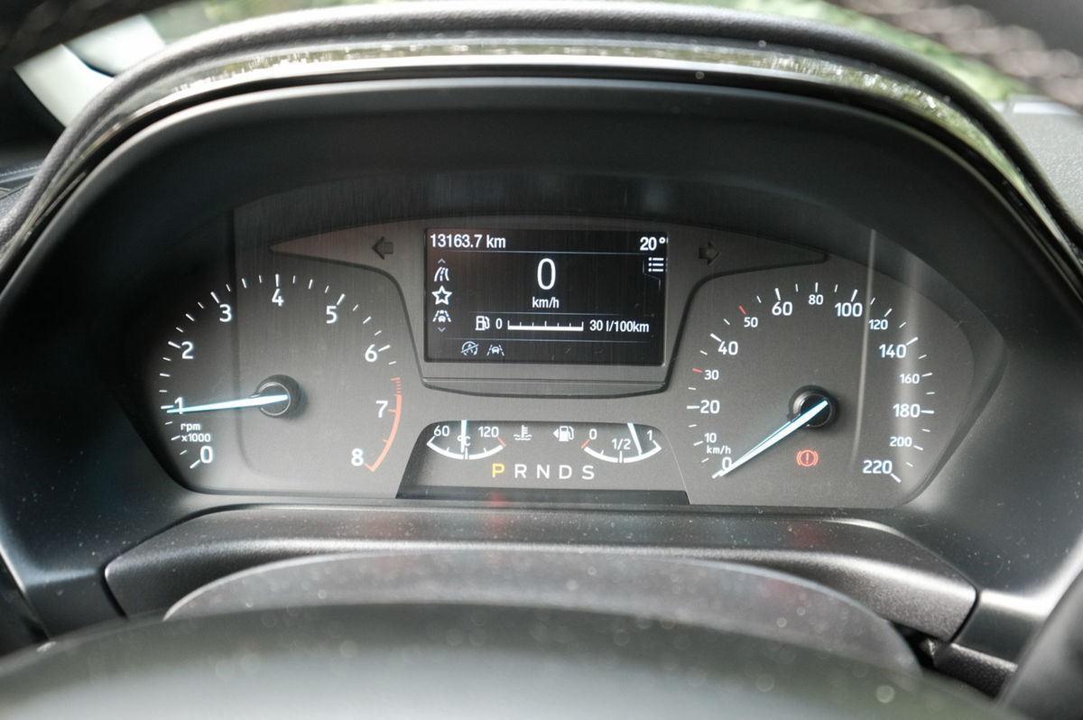 Zrýchlenie na 100 km/h trvá 12,2 sekundy.