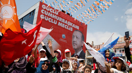 Nech sa vrátia. Politik Gudenus z FPÖ kritizuje rakúskych Turkov, ktorí hlasovali za Erdogana