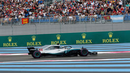 Kvalifikáciu ovládli Mercedesy. Vettel vyštartuje až z 3. miesta