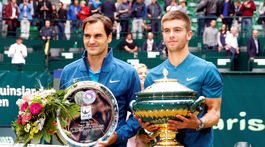 Federer si pred Wimbledonom náladu nespravil. V Halle ho zdolal Chorvát Čorič