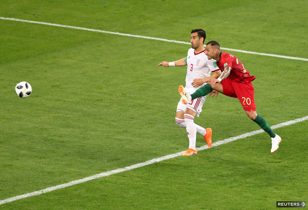 Ricardo Quaresma strieľa úvodný portugalský gól.