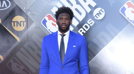 Hráč Joel Embiid, z tímu Philadelphia 76ers na...
