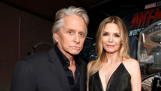 Michael Douglas a Michelle Pfeiffer na premiére...