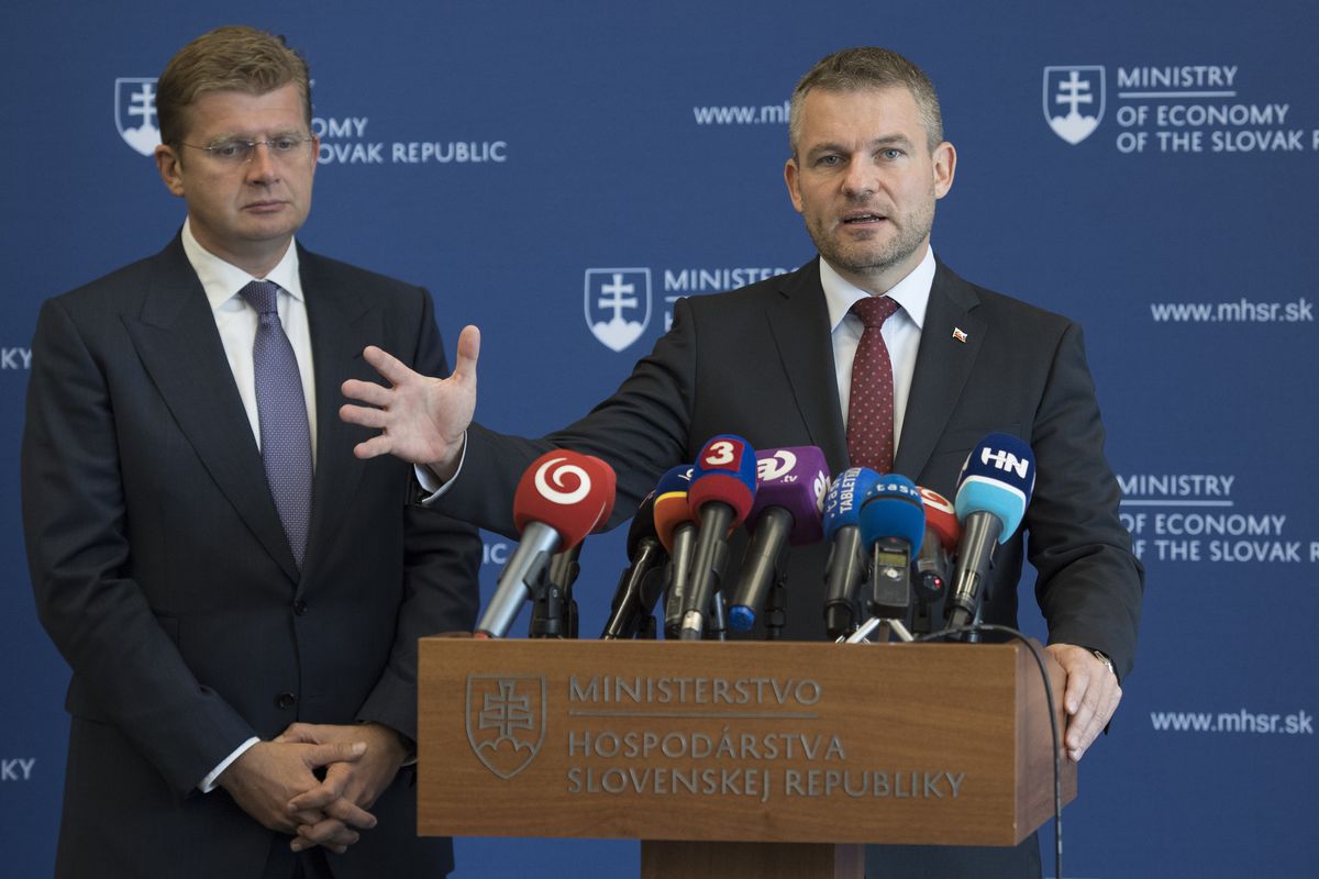 Predseda vlády Peter Pellegrini a minister...