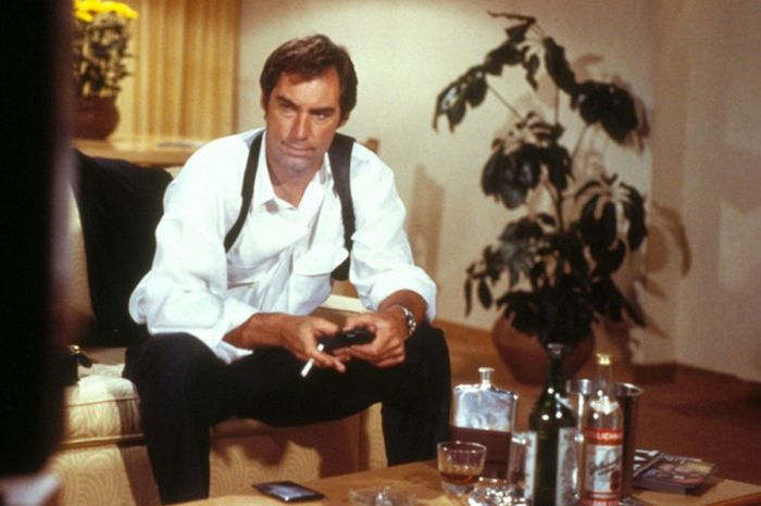 Timothy Dalton ako james Bond v snímke...