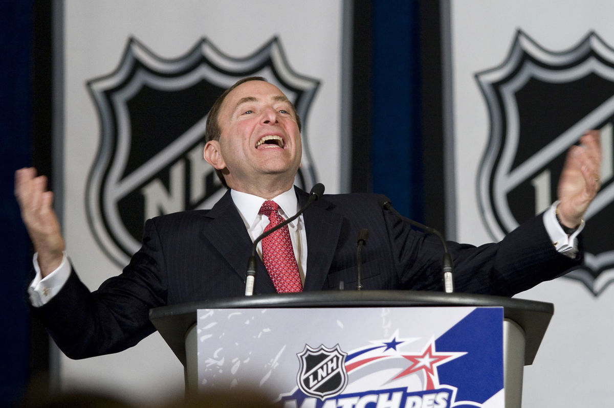 Komisár NHL Gary Bettman.
