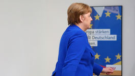 Merkelová súhlasila s tranzitnými centrami na hranici s Rakúskom