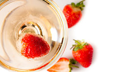 Tipy, triky, nápady: Ako si vychutnať sekt s jahodami