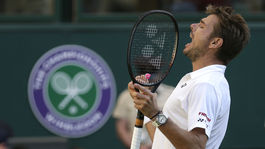 Šampión v suteréne. Wawrinka na tráve brzdí voľný pád