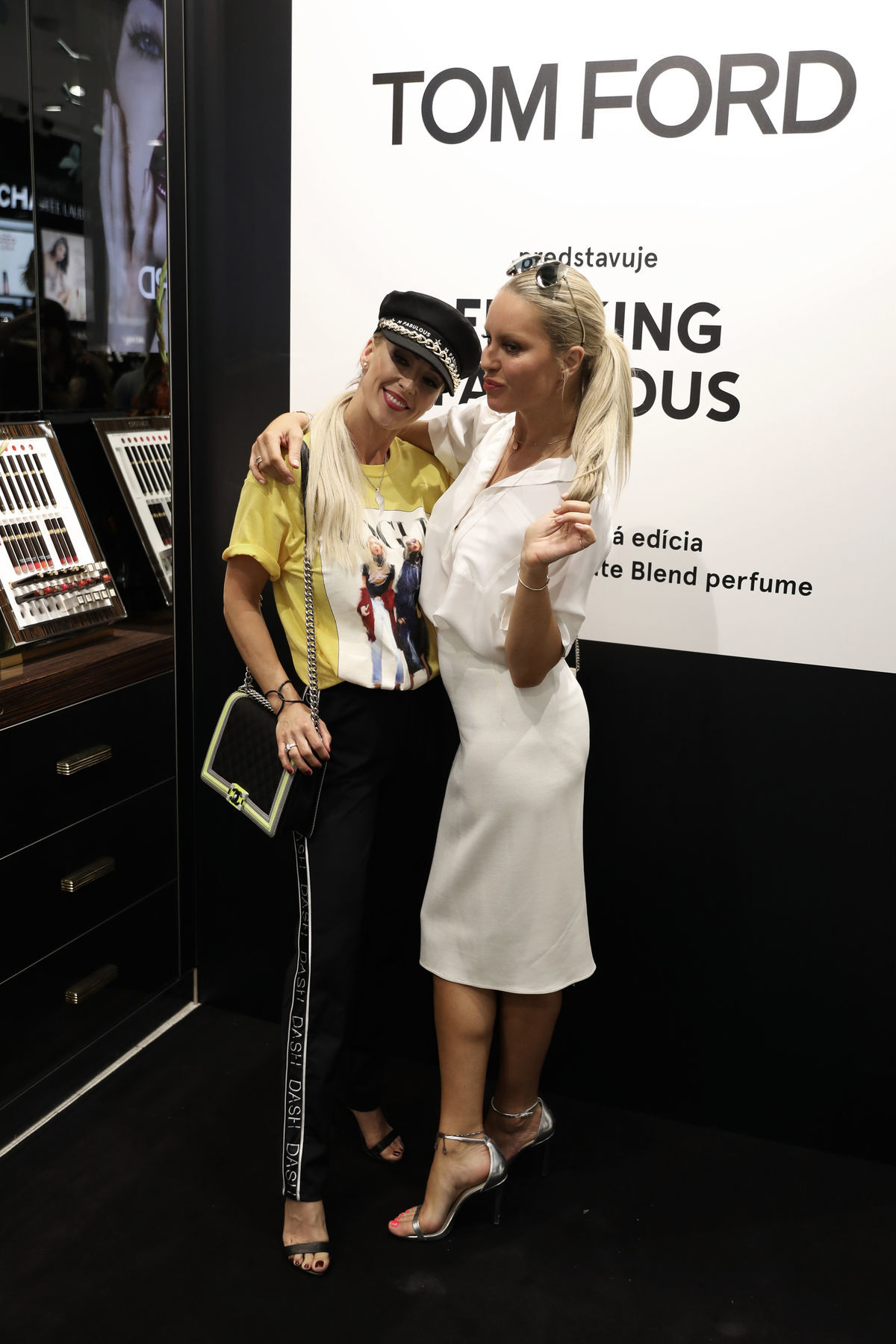 Zuzana Belohorcová (vľavo) a Simona Krainová si...