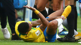 Neymar to má zrátané. Na ihrisku sa povaľoval viac ako 14 minút!