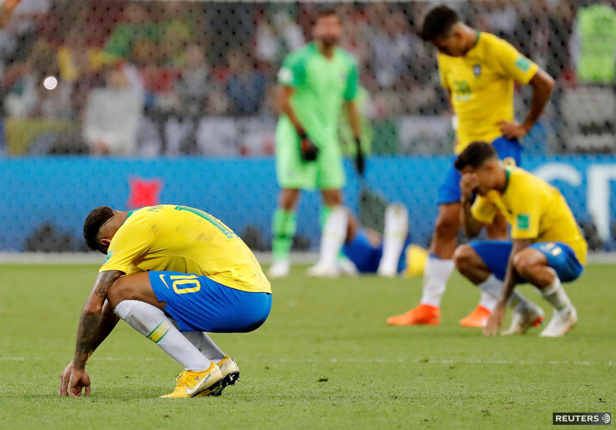 Sklamaní Brazílčania po prehre vo štvrťfinále MS.