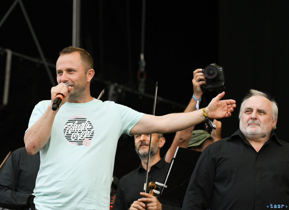 Umelecký vedúci Slovenského komorného orchestra...