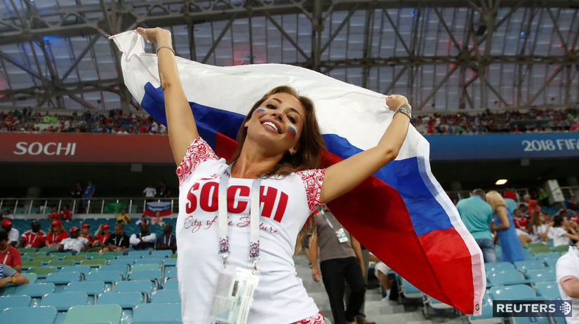 Fanúšička Ruska pred štvrťfinálovým zápasom s...