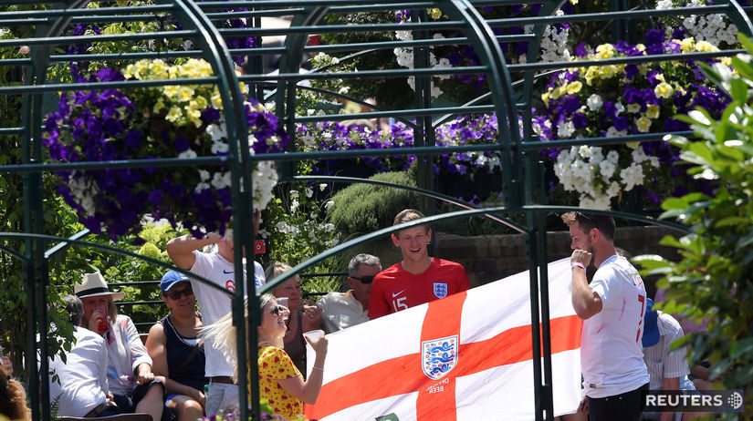 Futbalová horúčka prenikla aj na tenisový...