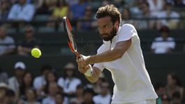 Tenisový boháč z druhej stovky sa vracia na scénu