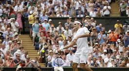 Bez straty setu. Federer postúpil do štvrťfinále