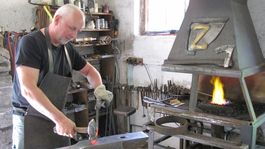 Majstri svojho remesla: Oheň mení chladný kov na šperky i zvonkohru