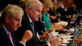 Seehofer trvá na tranzitných centrách na nemecko-rakúskej hranici